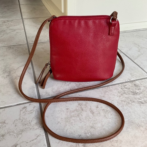 Mia & Luca Red Vegan Leather Crossbody Bag - Picture 1 of 16